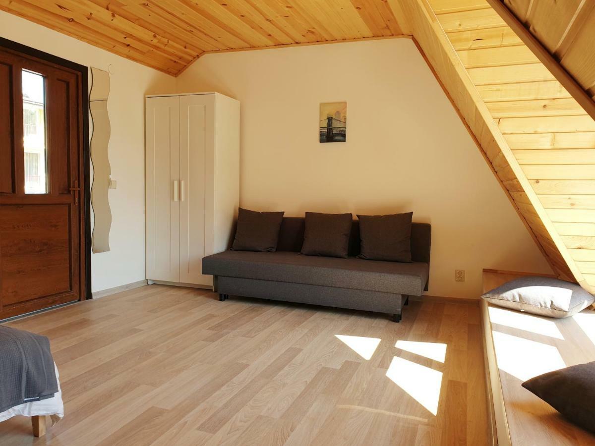 Vila G Palanga Luaran gambar
